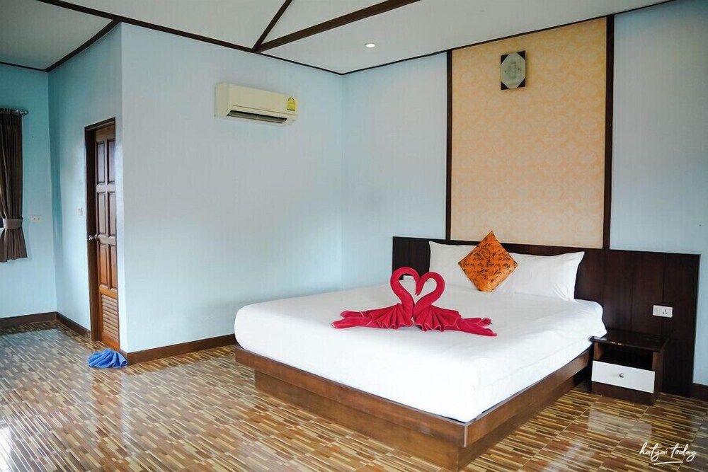 Chomview Lanta Water Park Resort Junior Room, Balcony, Garden View 2