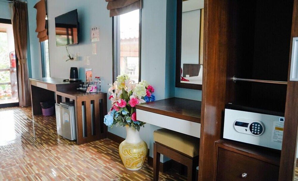 Chomview Lanta Water Park Resort Junior Room, Balcony, Garden View 6