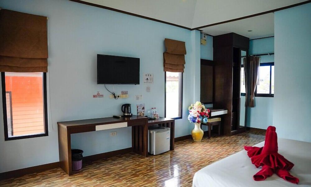 Chomview Lanta Water Park Resort Junior Room, Balcony, Garden View 8