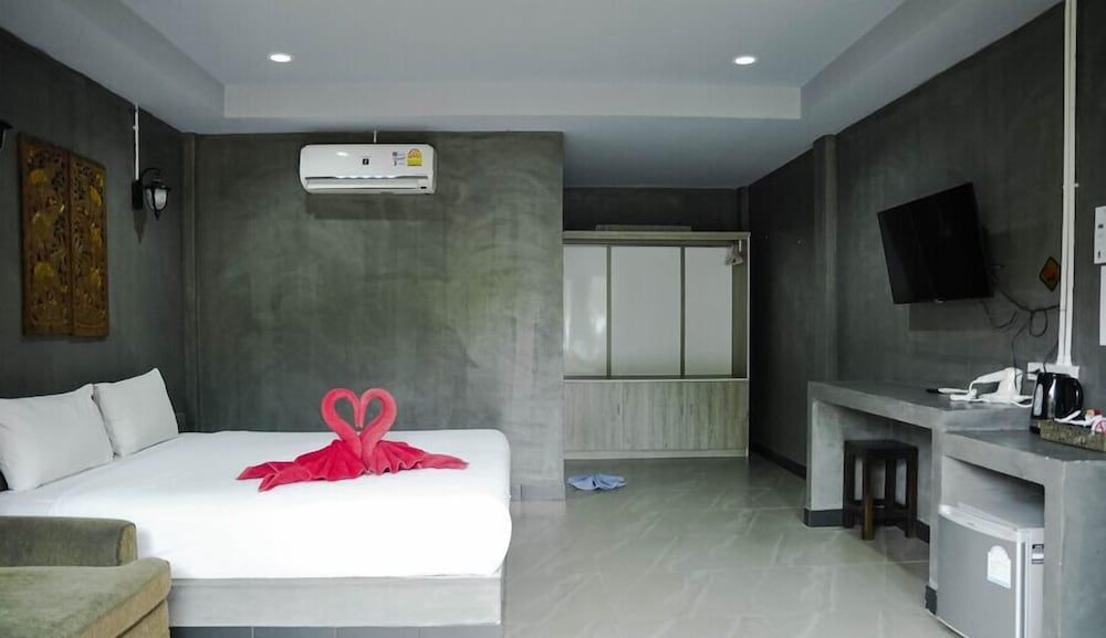 Chomview Lanta Water Park Resort Deluxe Room, Balcony, Garden View 4