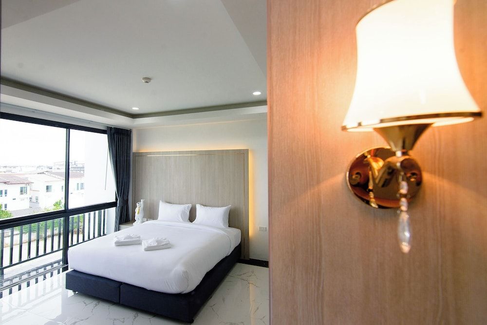 Deluxe Double Room, City View