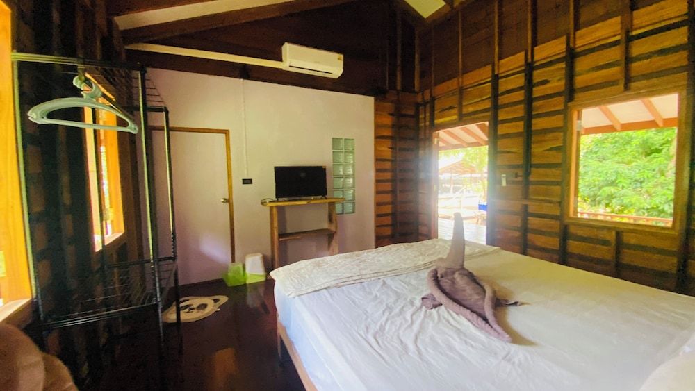 COCOA HOME Room, 1 King Bed, Non Smoking, Garden View 10