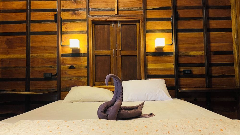 COCOA HOME Room, 1 King Bed, Non Smoking, Garden View 9