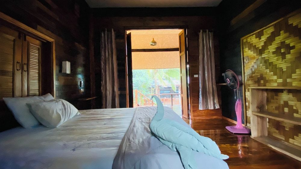 COCOA HOME Room, 1 King Bed, Non Smoking, Garden View 4