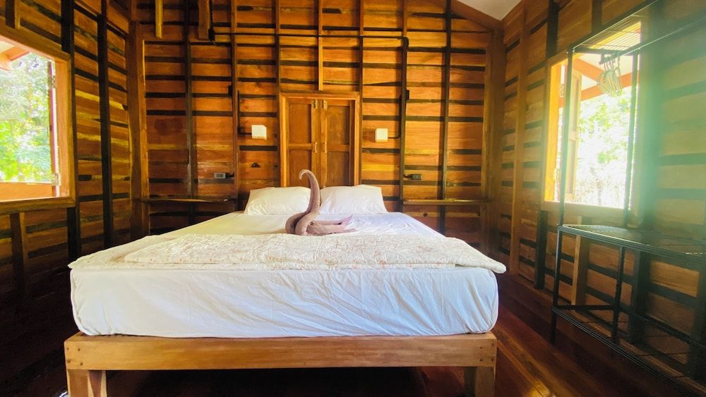 COCOA HOME Room, 1 King Bed, Non Smoking, Garden View 12