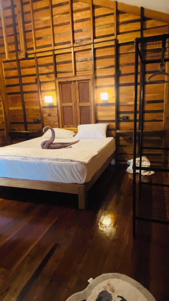 COCOA HOME Room, 1 King Bed, Non Smoking, Garden View 8