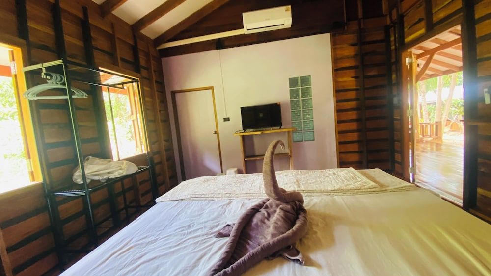 COCOA HOME Room, 1 King Bed, Non Smoking, Garden View 5