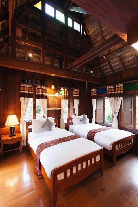 Twin Room (Upper Floors)