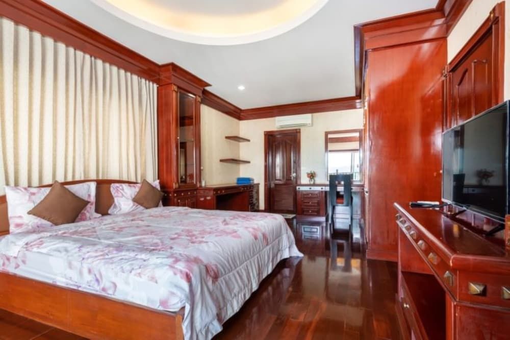 Angel Pool Villa Phuket Villa, 5 Bedrooms, Private Pool 2