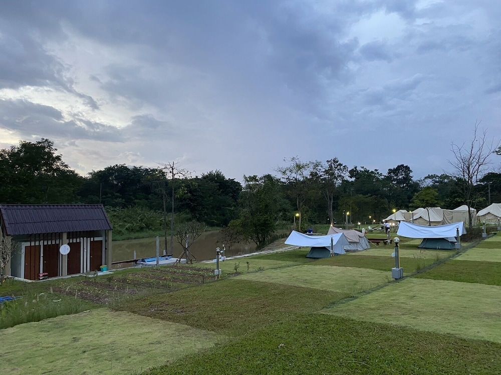 BERGHAUS101 khaoyai Field Tent for Two People Non AC, Shared Bathroom 3