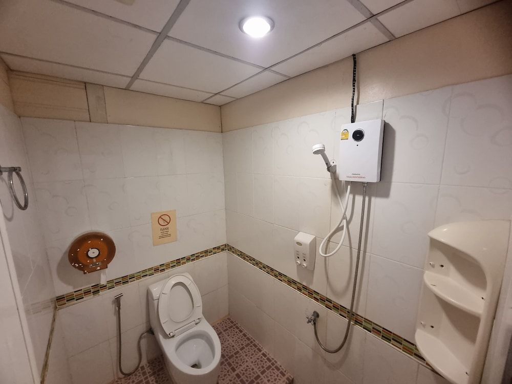 Lotus Hostel Beach Koh Tao Basic Shared Dormitory, 1 Bedroom 4