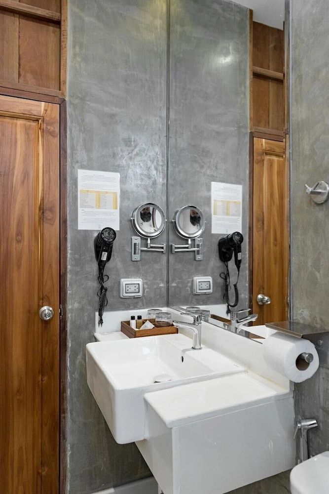 U Chaikhong Deluxe Double Room 6