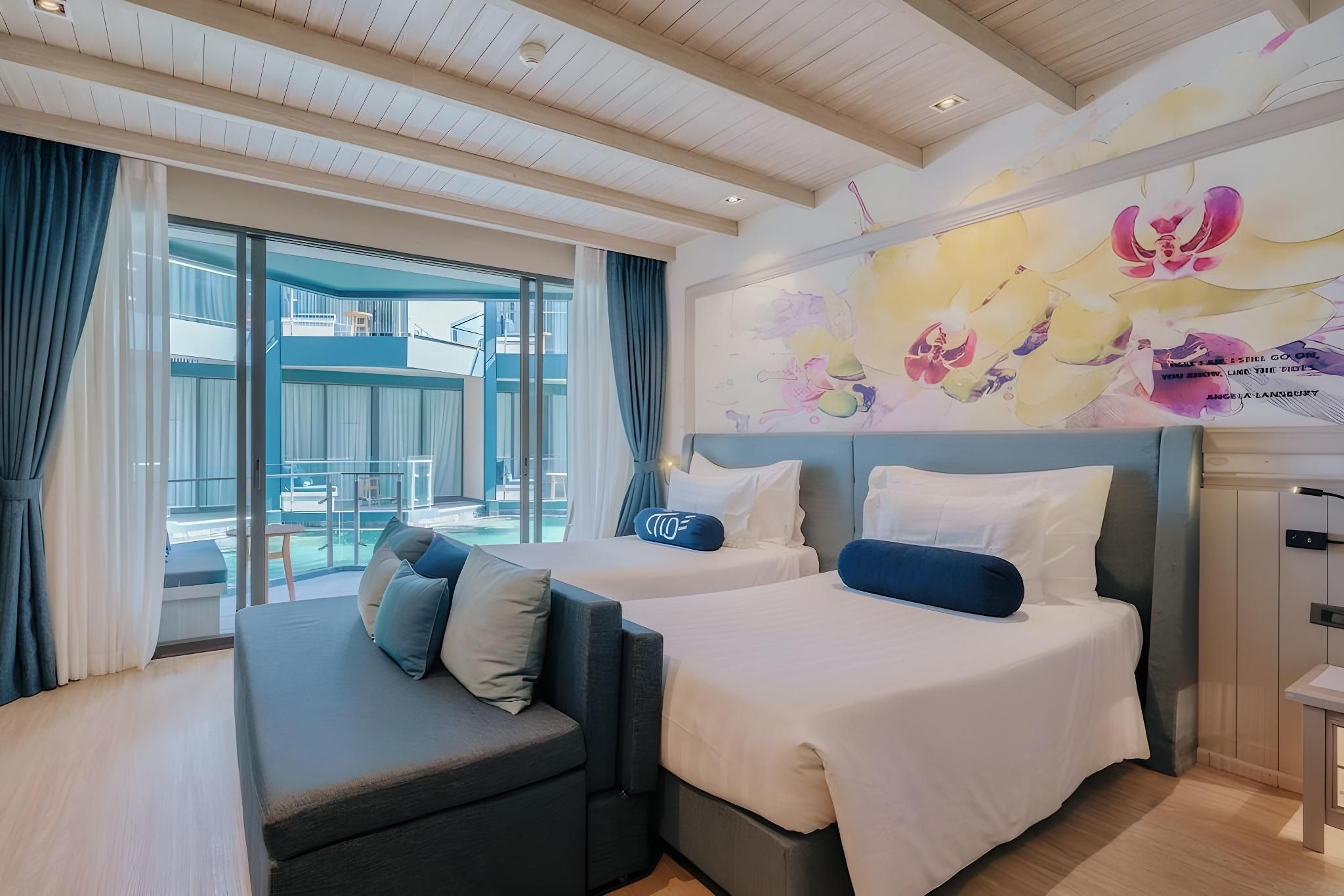 Deluxe Pool Access Room