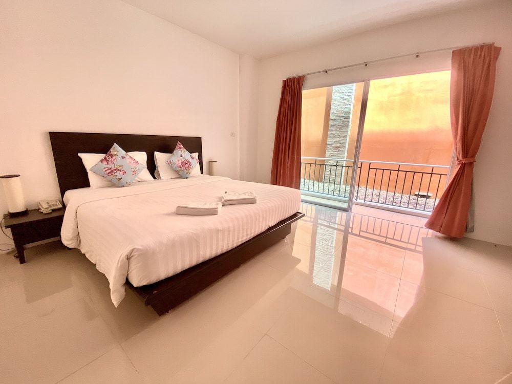 Chawlada Hotel Superior Double Room 4