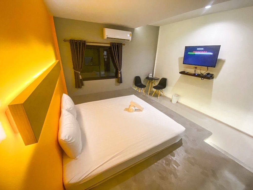 Rock Resort Standard Room, 1 King Bed 7