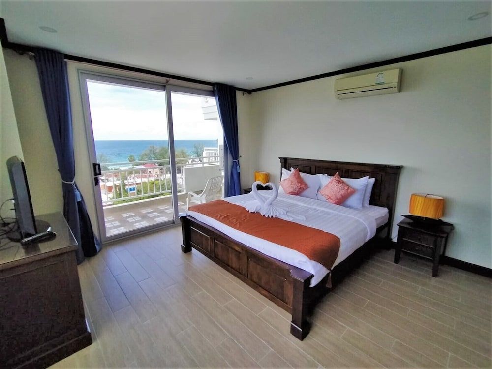 9D Karon Beach Front Breathtaking sea View Apartment 3