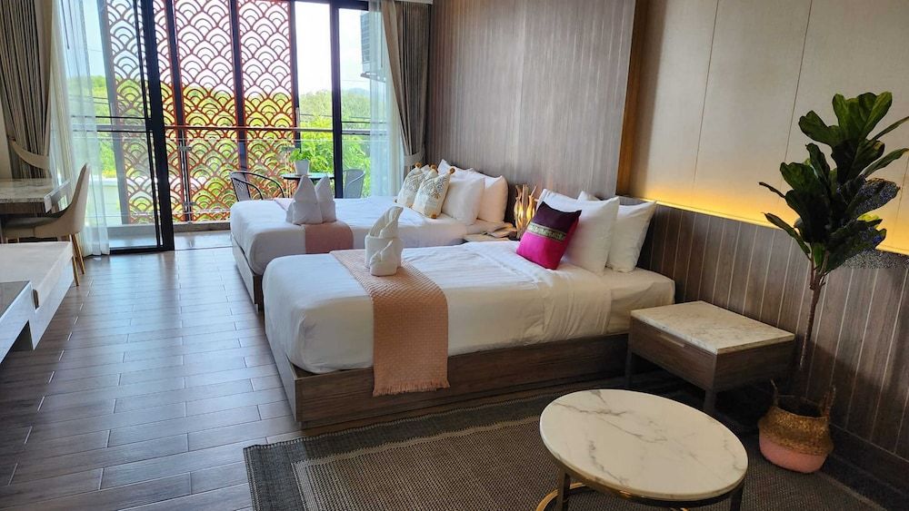 Alaita Boutique Phuket Deluxe Triple Room, Balcony 4