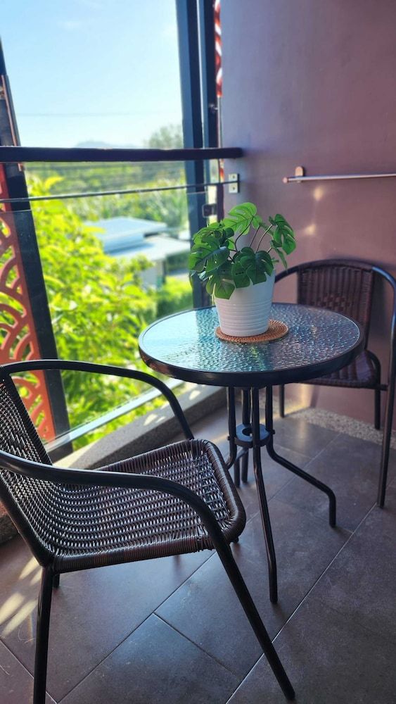 Alaita Boutique Phuket Deluxe Triple Room, Balcony 5