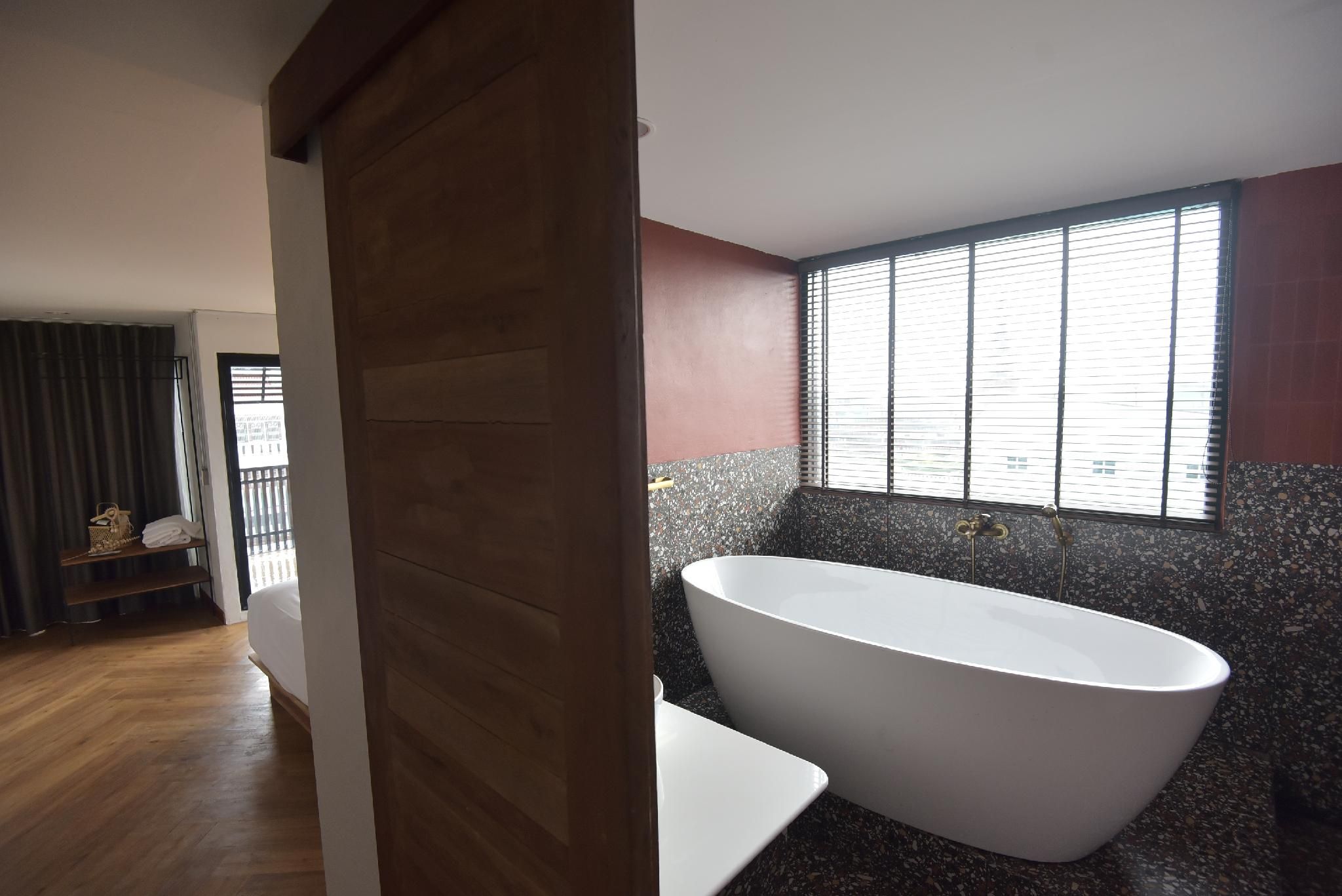 KWANS Ayutthaya Suite Room with Balcony 3