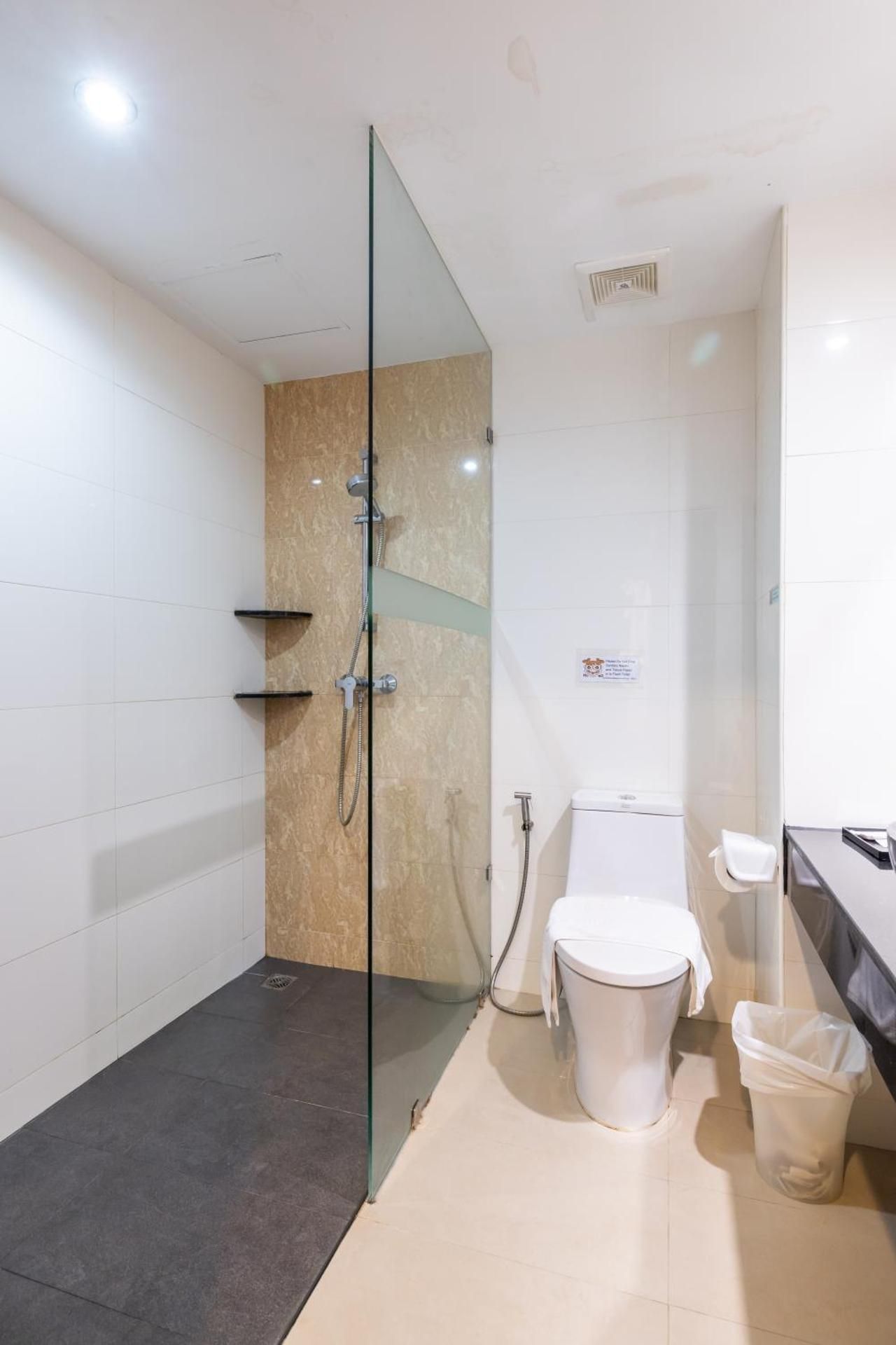Meet Holiday Hotel Deluxe Double Room 3