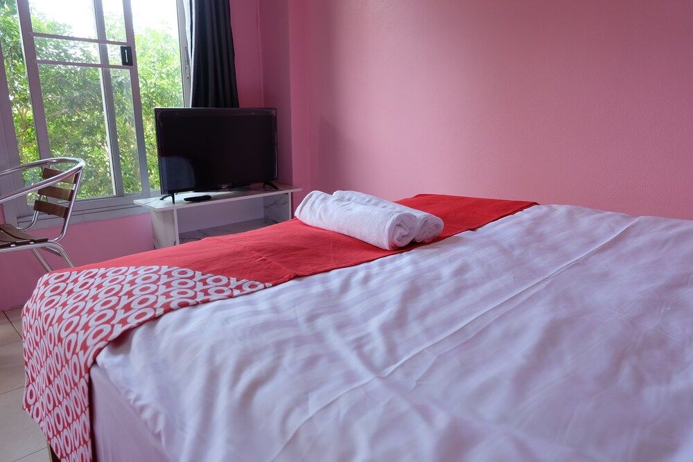 POP 75429 101 Place Navanakorn Deluxe Double Room 11