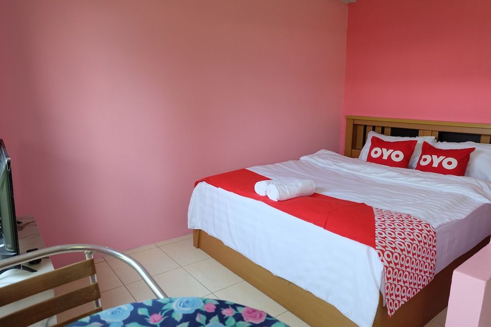 POP 75429 101 Place Navanakorn Deluxe Double Room 12