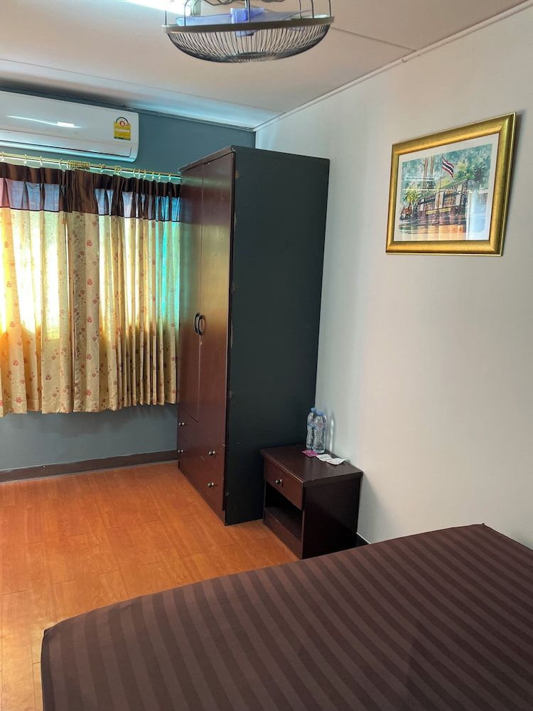 Muangthong C3, C4 near Impact by Anna One bedroom king bed 11