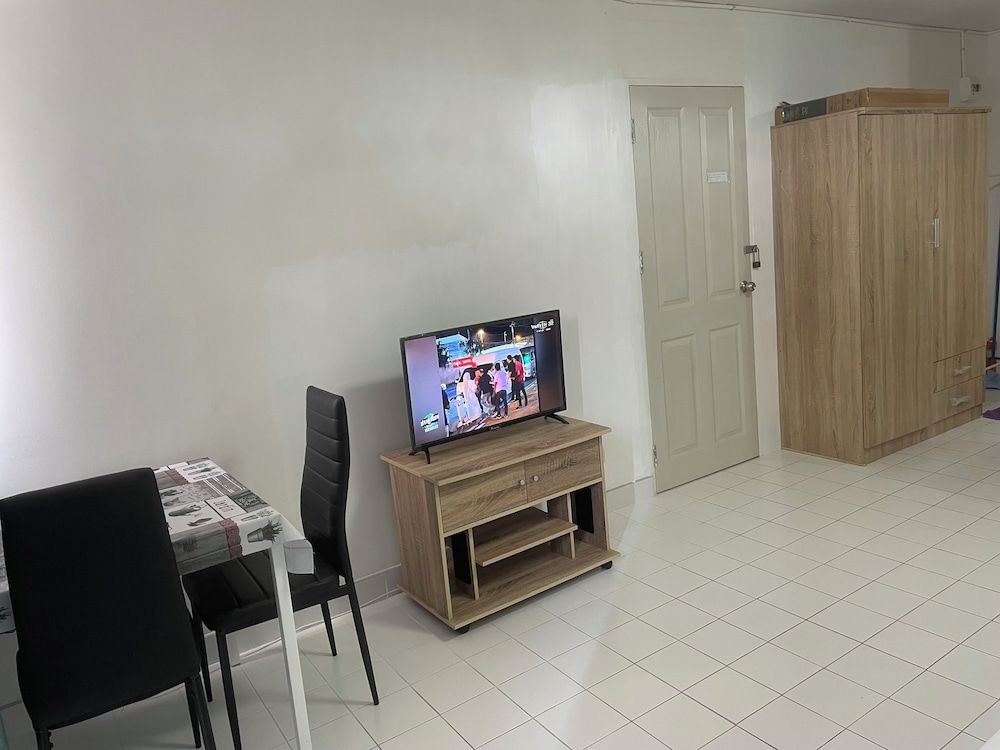 Muangthong C3, C4 near Impact by Anna One bedroom king bed 15