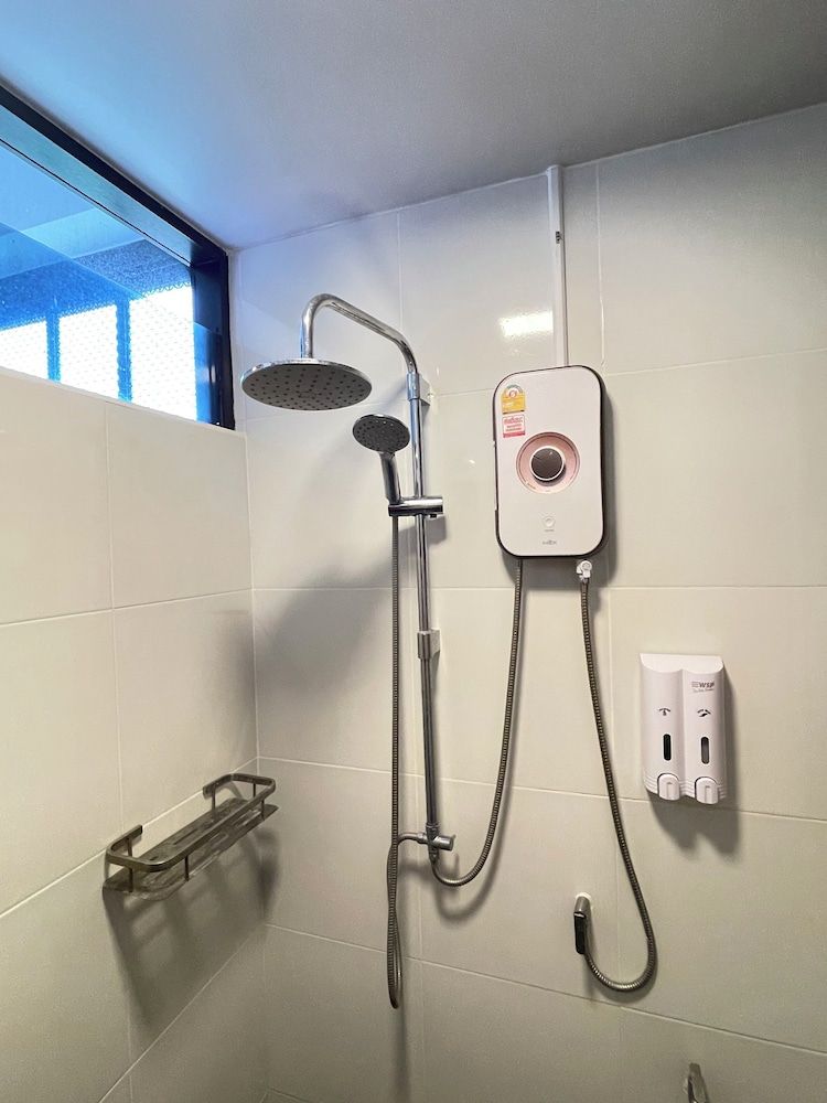 The Bedrooms Maeklong Service Apartment Deluxe Double Room 5