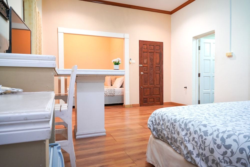 Guesthouse Phuket Airport Deluxe Quadruple Room 4