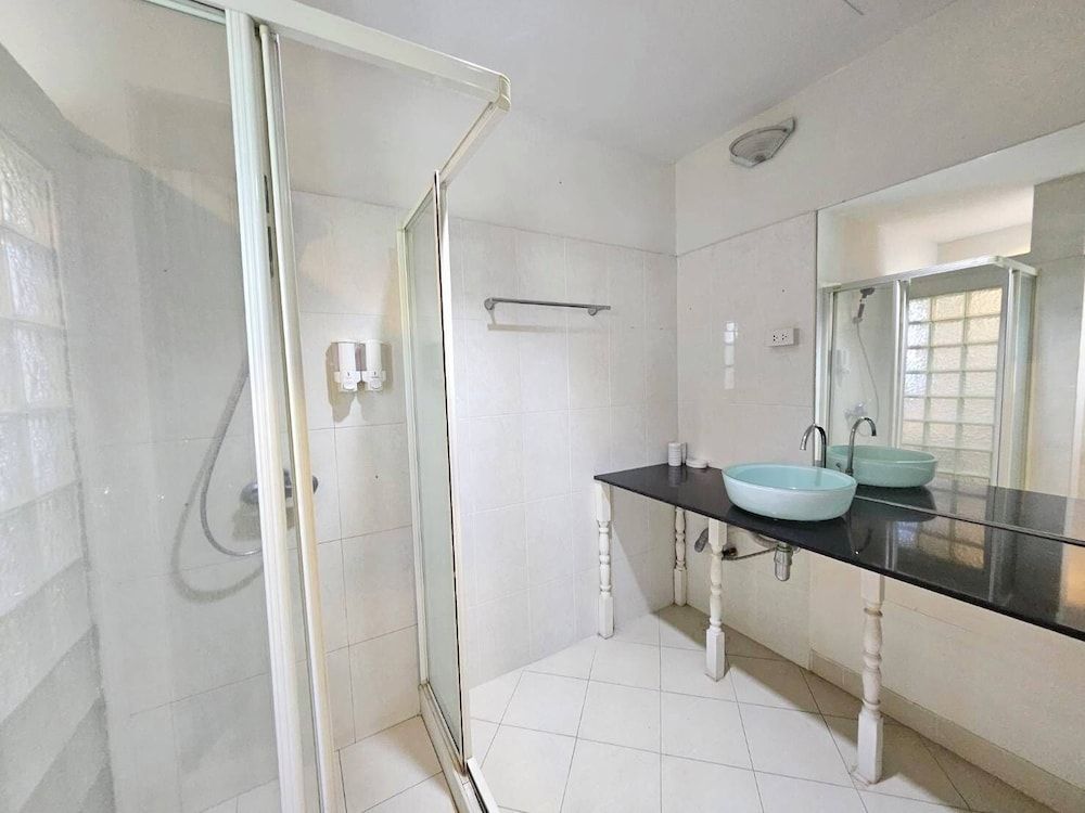 Guesthouse Phuket Airport Deluxe Twin Room 9