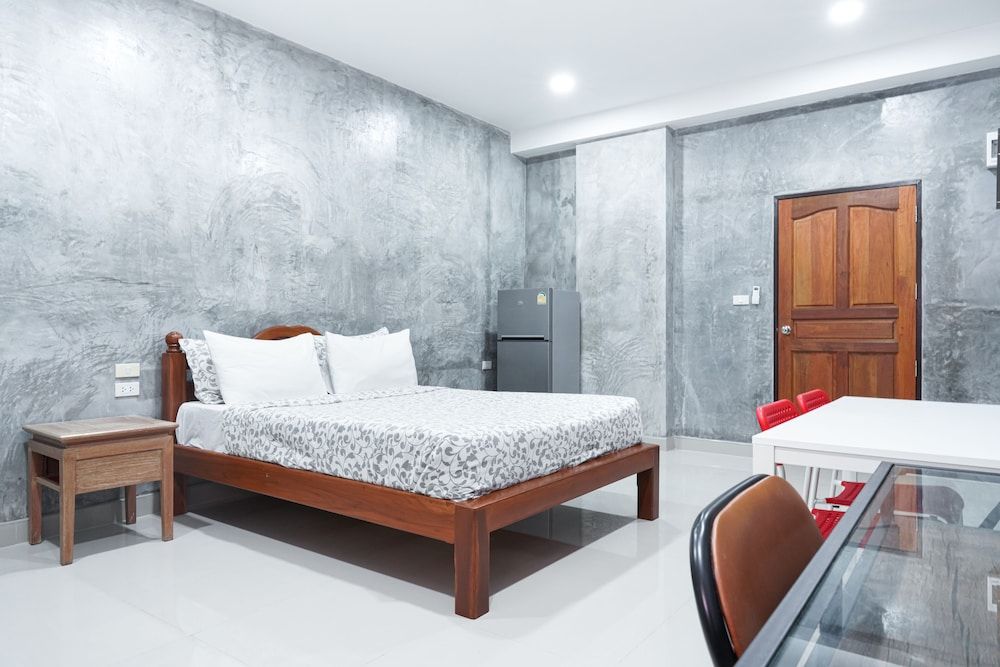 Standard Room, 1 Queen Bed