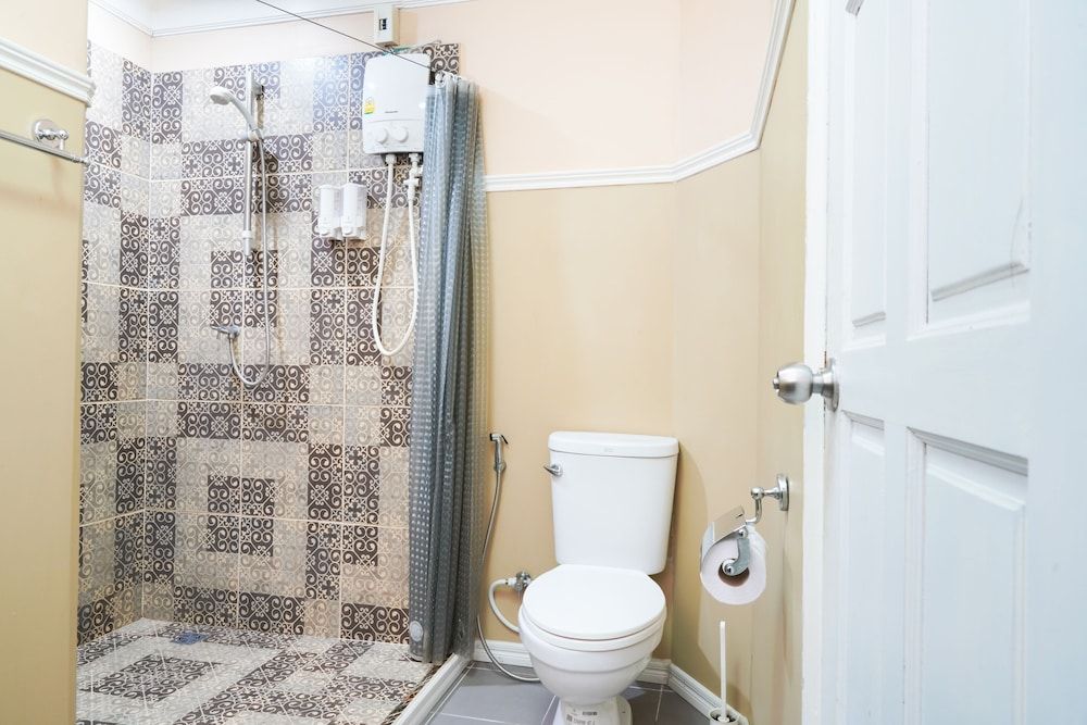 Guesthouse Phuket Airport Deluxe Quadruple Room 8