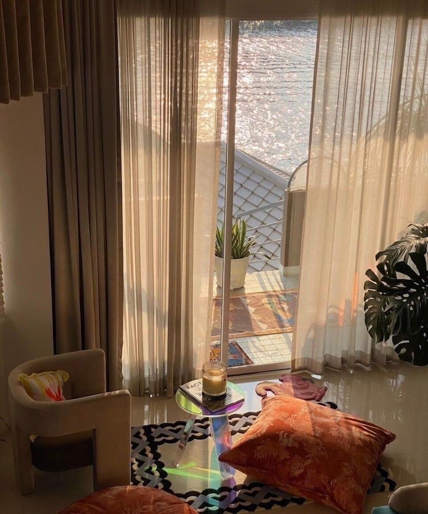 CASA PAPA Home&Space Family Room, Bathtub, River View 6