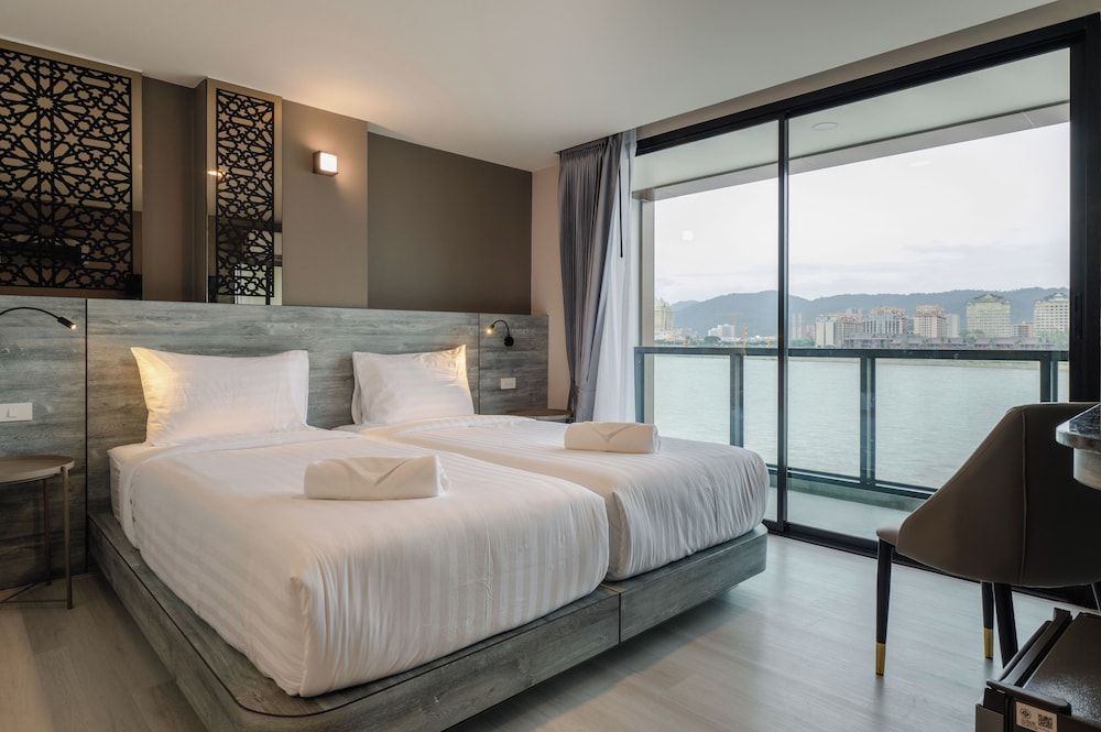 One Budget Chiangsaen Standard Twin Room, River View 4