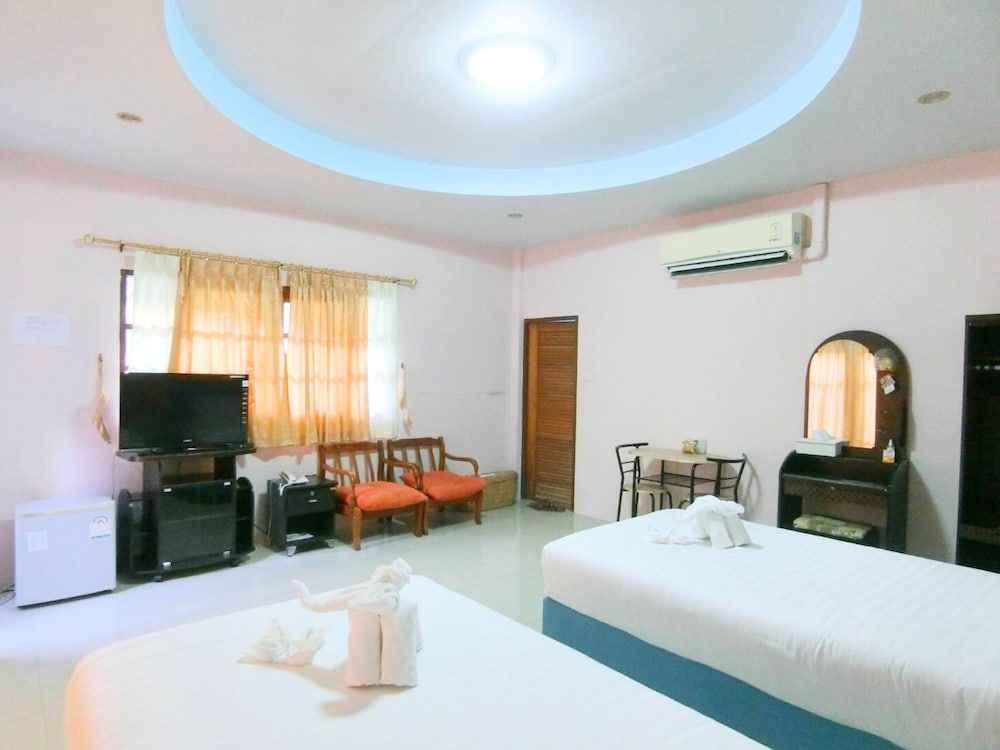 Aura Park Resort Deluxe Twin Room 5