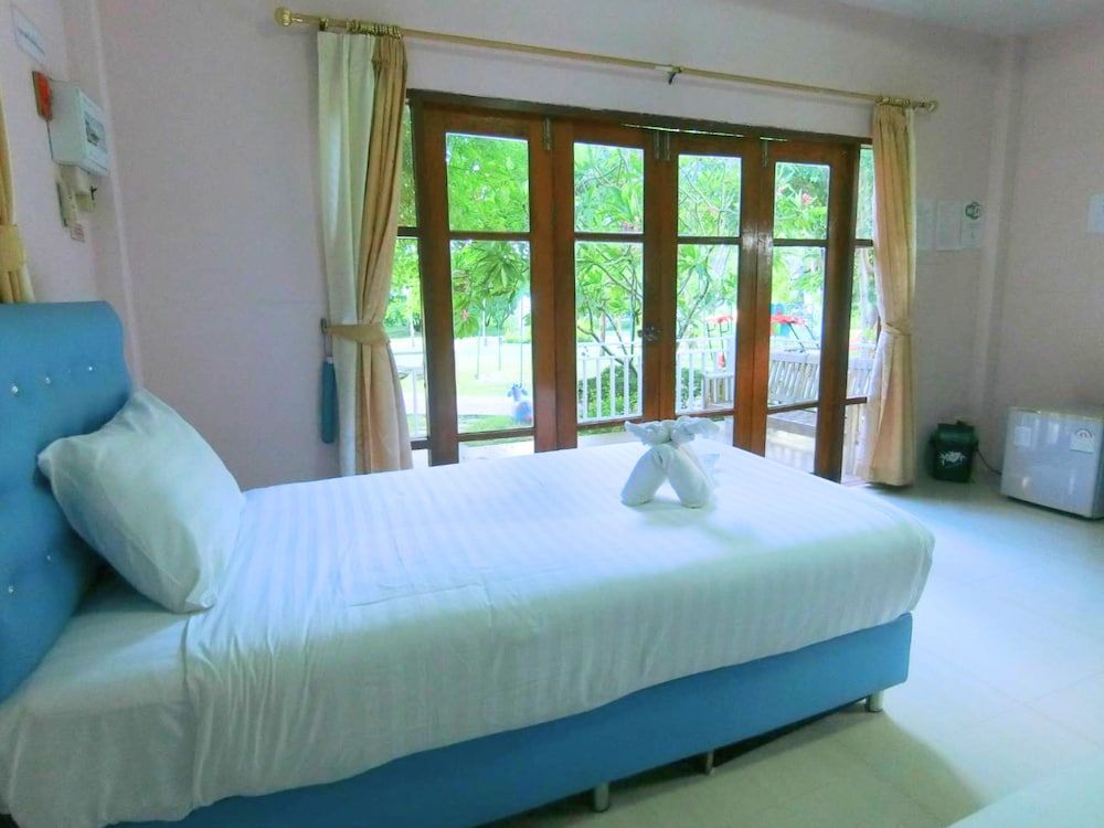 Aura Park Resort Deluxe Twin Room 3