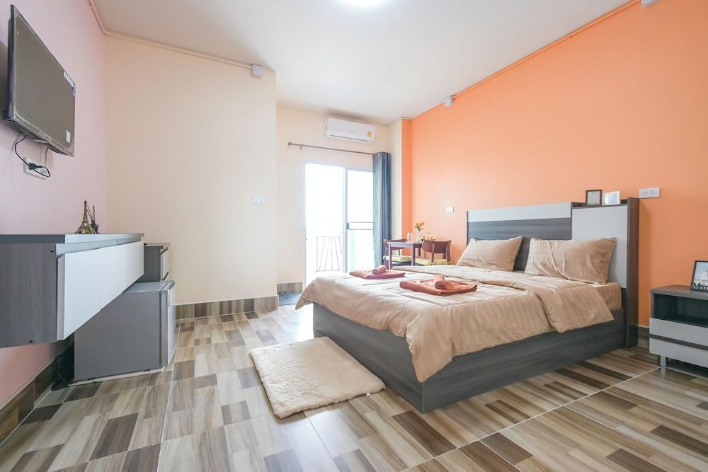 The Wish Hotel Deluxe King Room 4