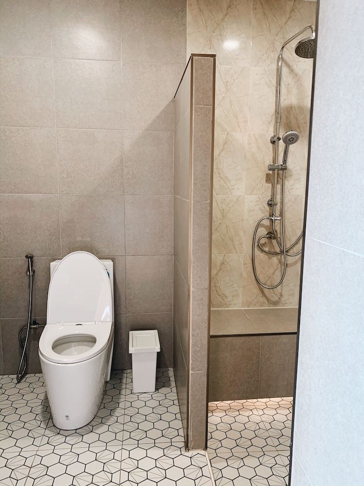 HOMU Villa Pua Queen Room with Pool View 5