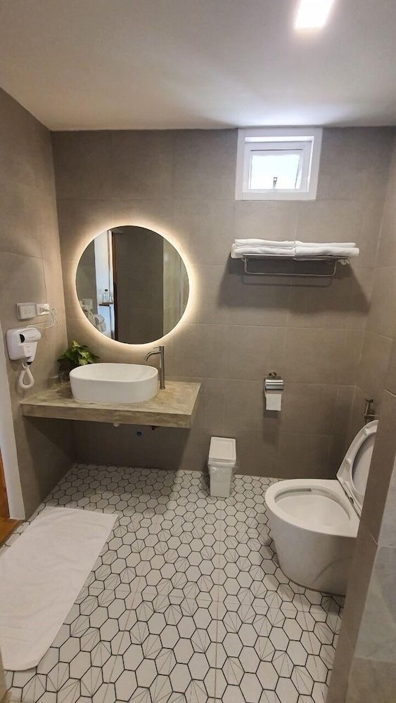 HOMU Villa Pua Queen Room with Pool View 4