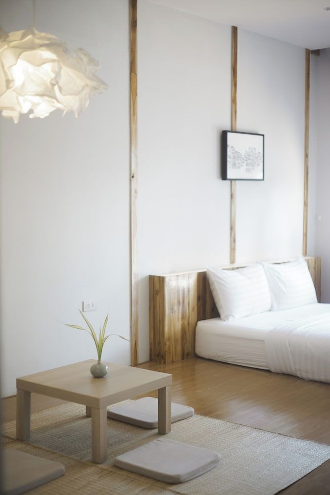 HOMU Villa Pua Queen Room with Pool View 3