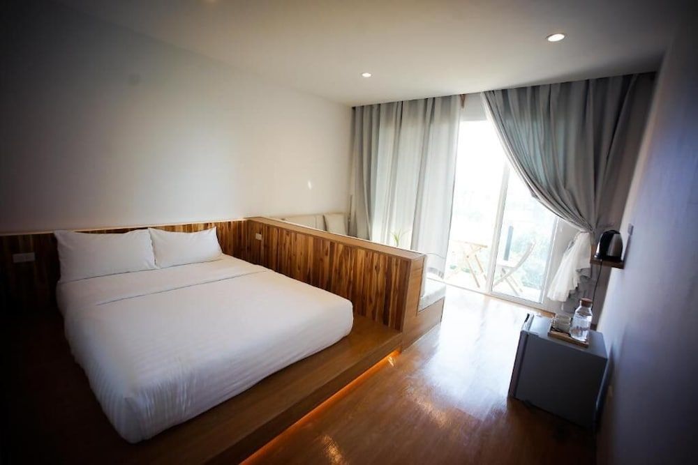 HOMU Villa Pua Queen Room with Balcony 3