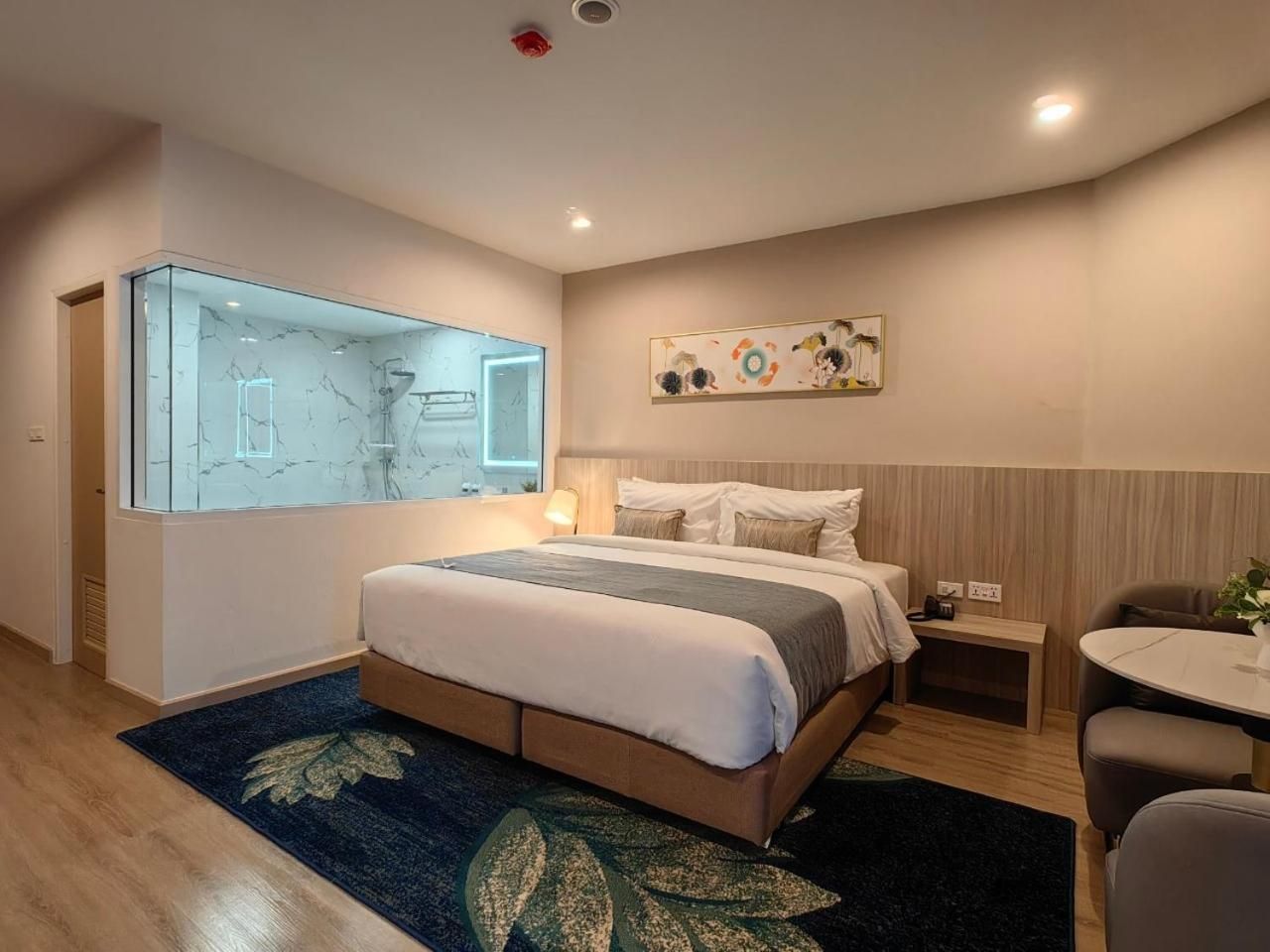 Deluxe Room (2 Adults + 1 Child)