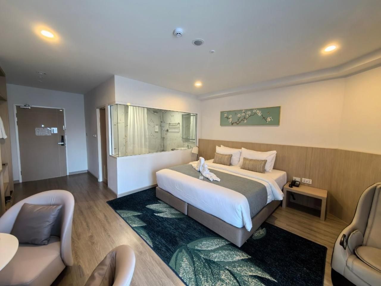 Deluxe Room (2 Adults + 1 Child)