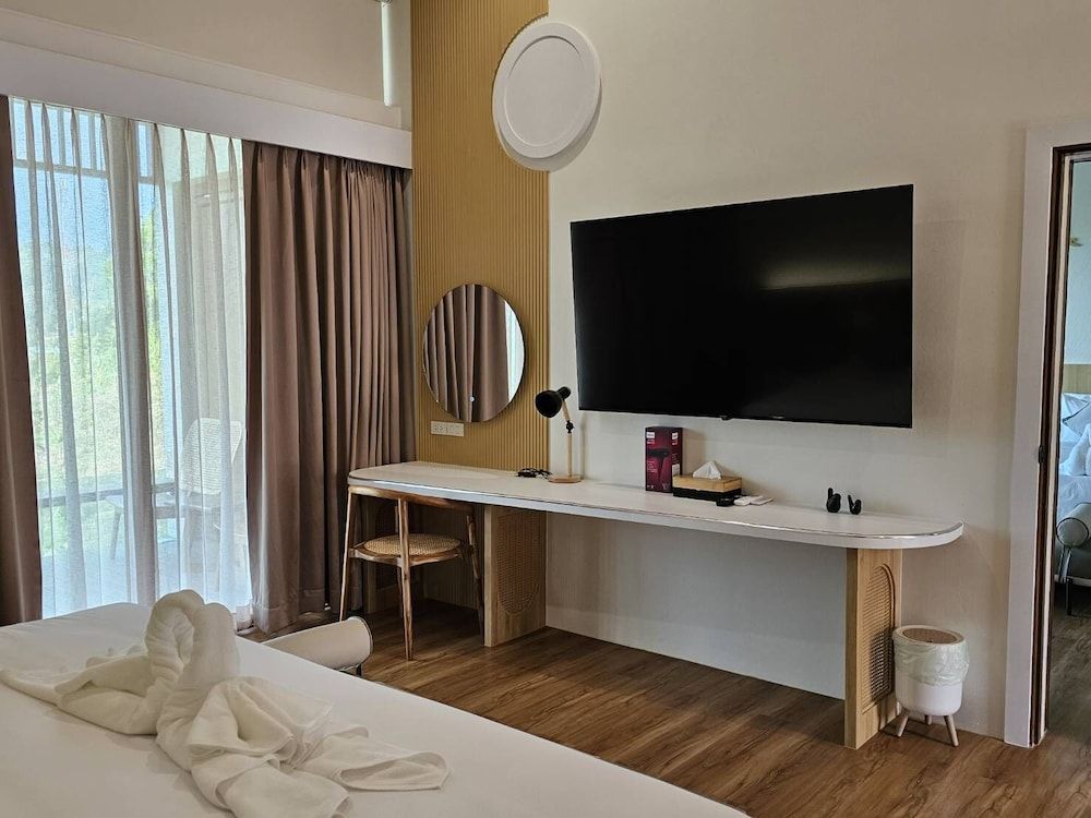 Soidao Goodview Resort Deluxe Jacuzzi Room 4