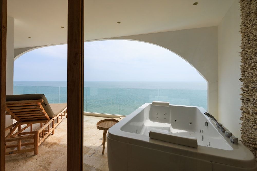 Elite Atoll Beachfront Hotel Elite Penthouse, 1 Bedroom, Bathtub, Ocean View 16