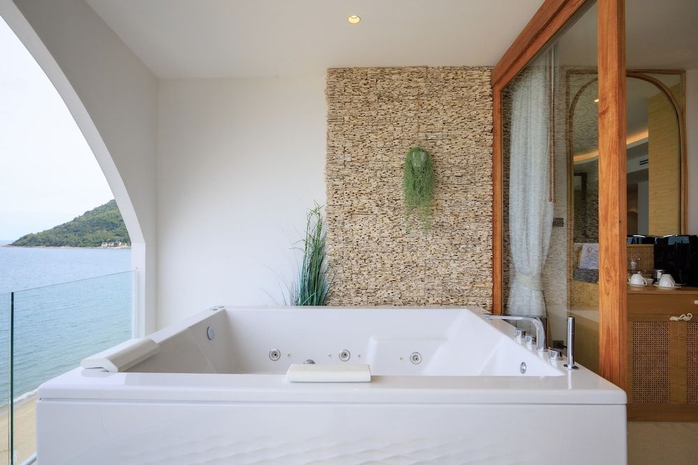 Elite Atoll Beachfront Hotel Elite Penthouse, 1 Bedroom, Bathtub, Ocean View 17