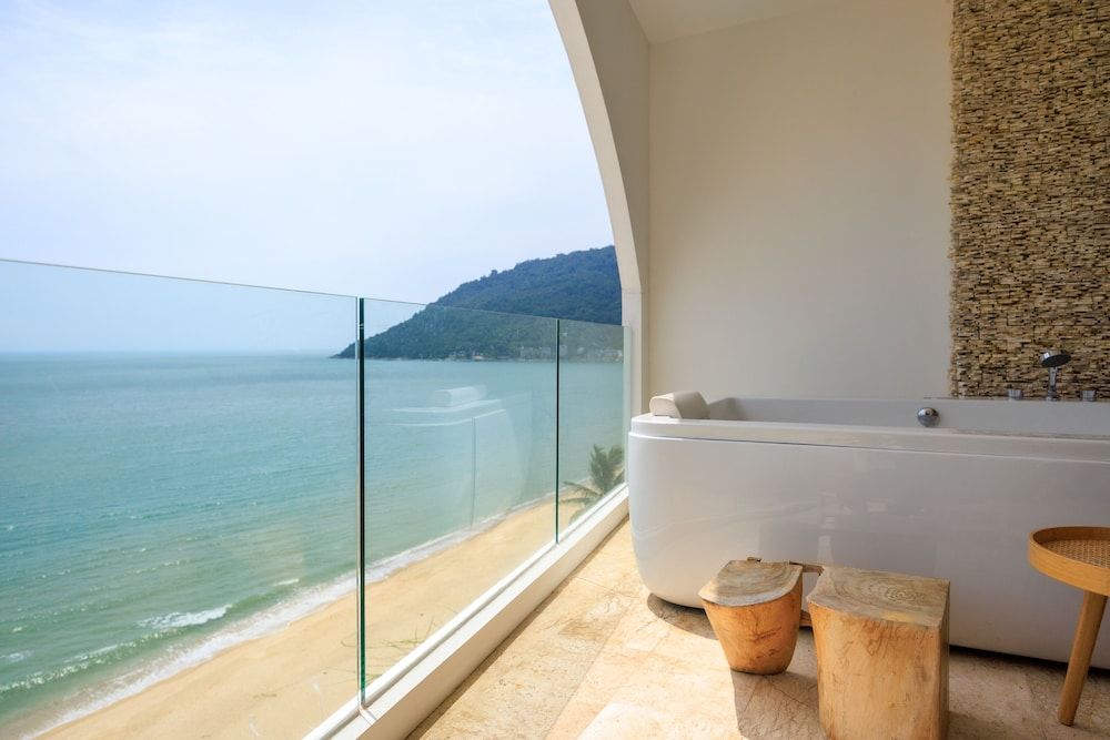 Elite Atoll Beachfront Hotel Elite Penthouse, 1 Bedroom, Bathtub, Ocean View 10