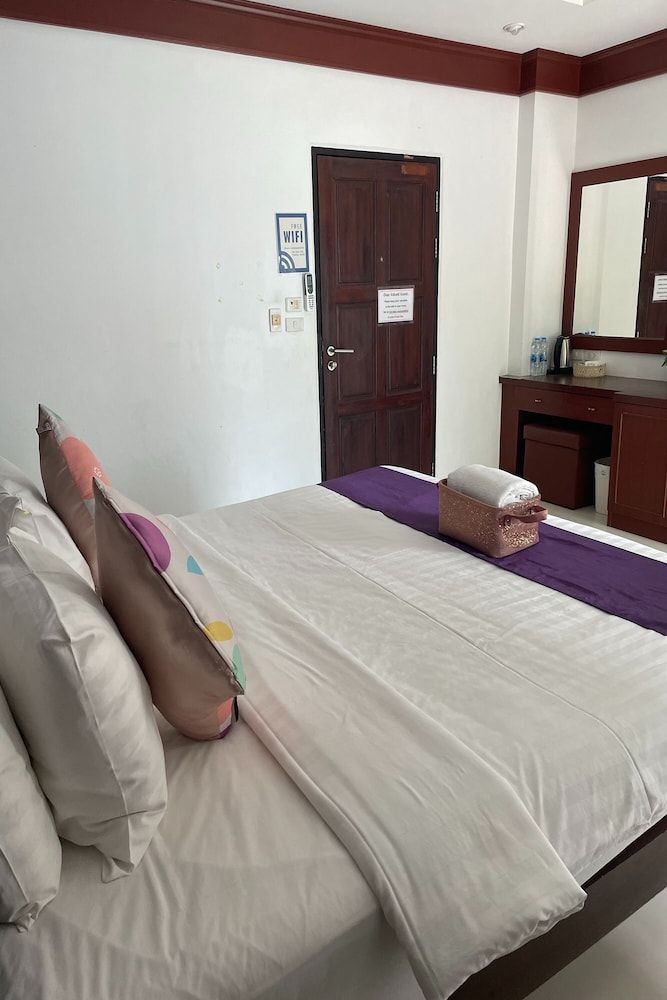 Aromdee @ Naithon Beach Standard Double Room 9