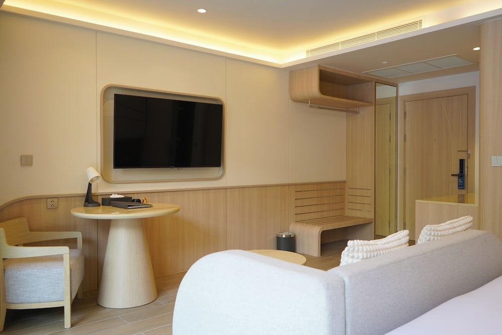 Wyndham Garden Naithon Phuket Deluxe Room, Accessible (Plus) 6